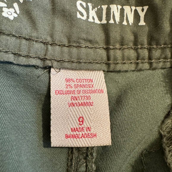 Mossimo skinny low rise cargo pants. Size 9 - Picture 5 of 7